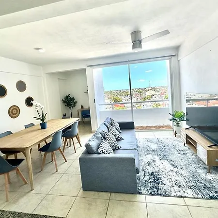 Modern, Downtown Apartment, 2Br, 2Bth, With Pool